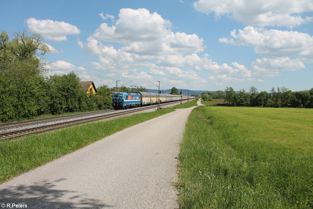 192 016-4 zieht bei P�lling ein ARS Altmann gen Norden. 14.05.24