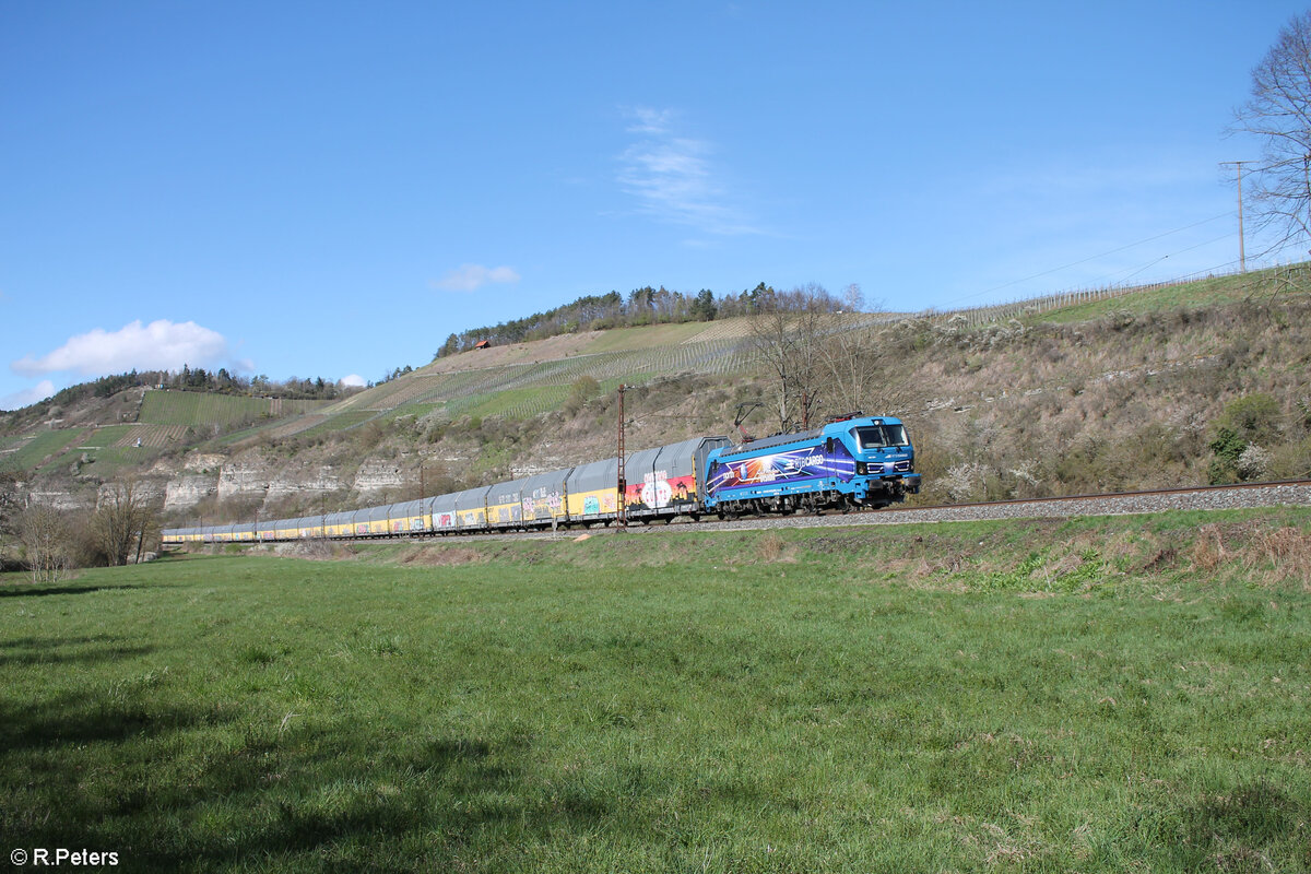 192 050 zieht mit einem ARS Altmann bei Himmelstadt gen S�den. 28.03.24