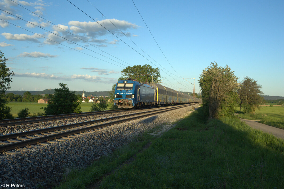 192 061-0 zieht mit einem ARS Altmann bei P�lling. 14.05.24