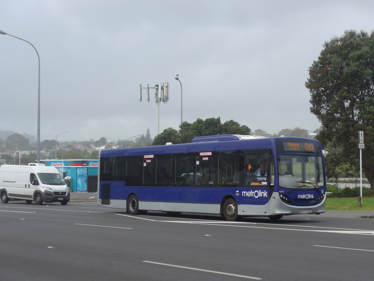 (192'020) - Metrolink, Auckland - Nr. 4317/HFE742 - Alexander Dennis/KiwiBus am 30. April 2018 in Auckland, Motat