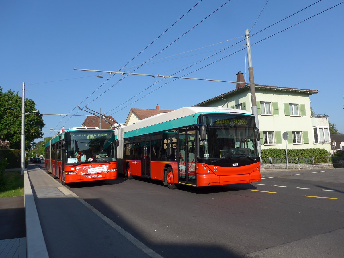(192'925) - VB Biel - Nr. 84 - NAW/Hess + Nr. 53 - Hess/Hess Gelenktrolleybusse am 6. Mai 2018 in Biel, B�ttenbergstrasse