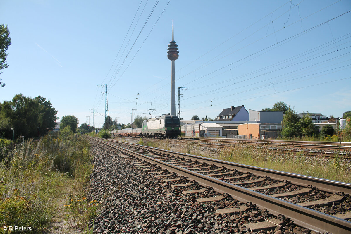 193 225-0 zieht mit einem LKW-Walter Zug durch Nürnberg Hohe Marter. 11.08.24