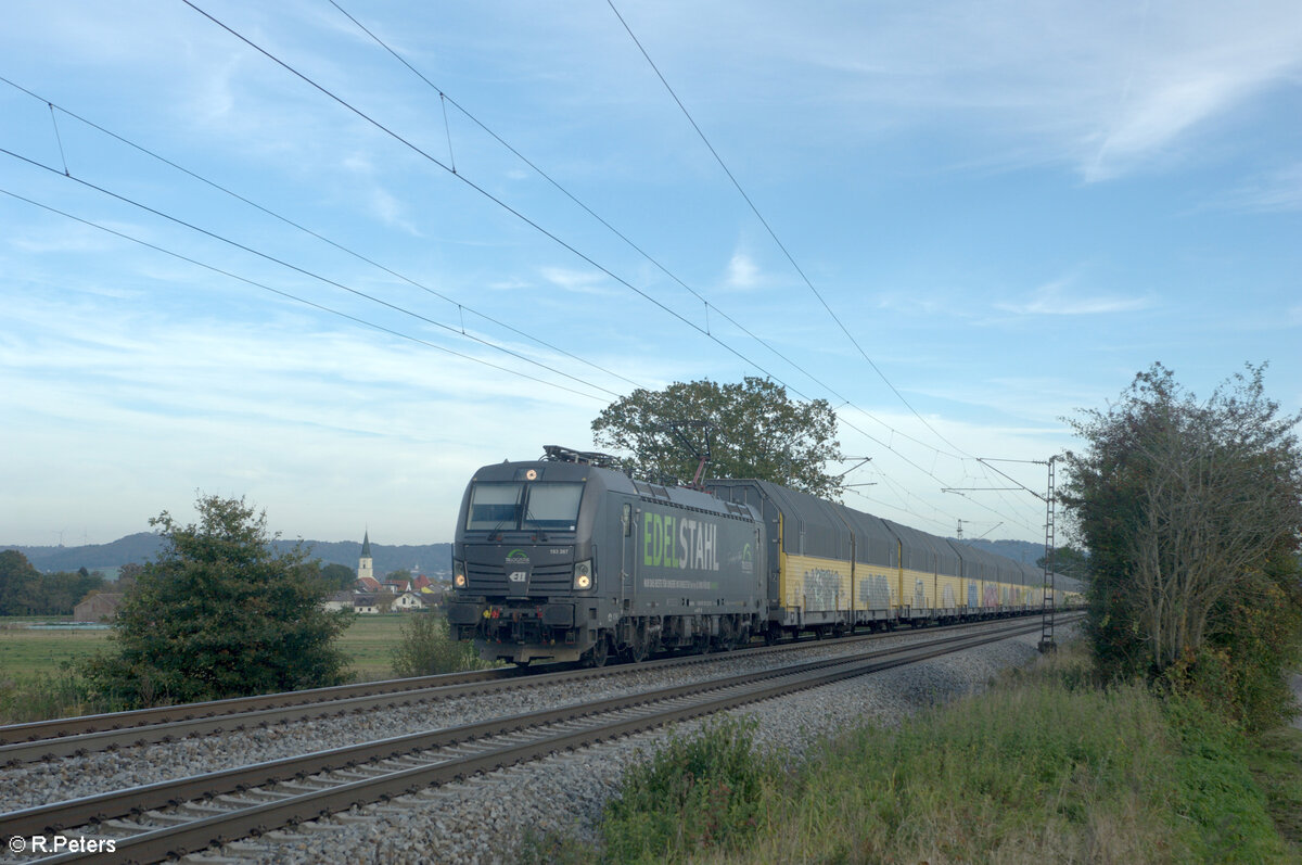 193 267-2  EDELSTAHL  zieht bei Pölling mit einem geschlossenen ARS Autotransportzug BMW in Richtung Norden. 17.10.24