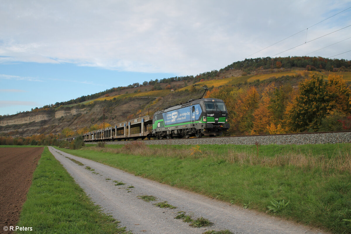 193 269  Schörmer+Partner Rechtsanwälte Der Richtige Zug zu ihrem Recht  zieht ein leeren Autotransportzug bei Thüngersheim. 21.10.24