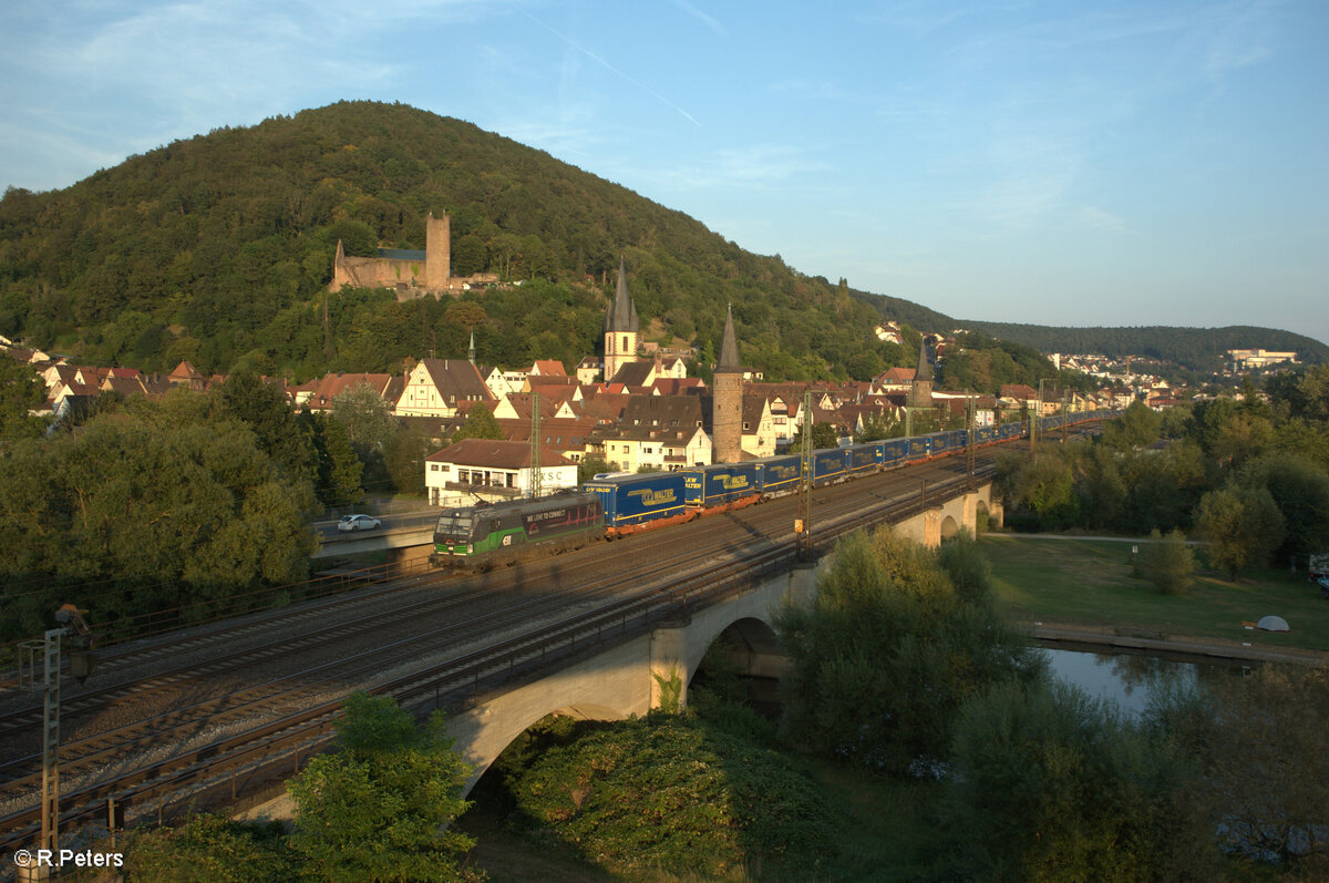 193 274-8  We Love to Connect  durchfährt Gemünden mit einem LKW-Walter Zug. 01.09.24