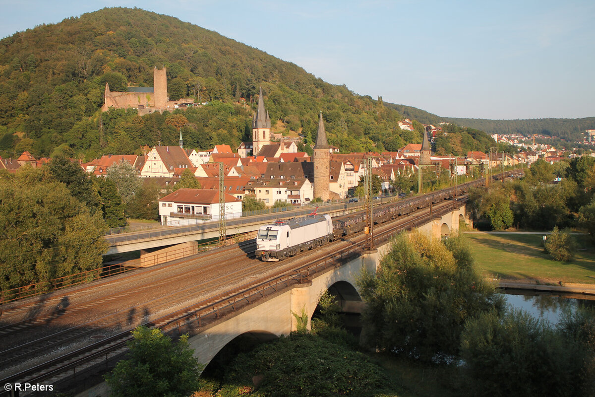 193 444 zieht mit dem Kupferanoden Zug durch Gemünden. 01.09.24