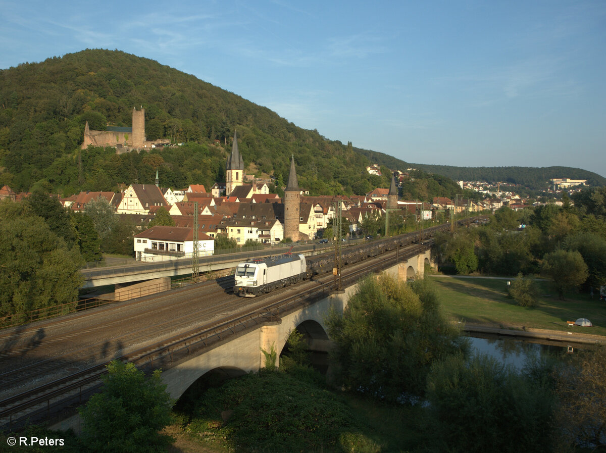 193 444 zieht mit dem Kupferanoden Zug durch Gemünden. 01.09.24
