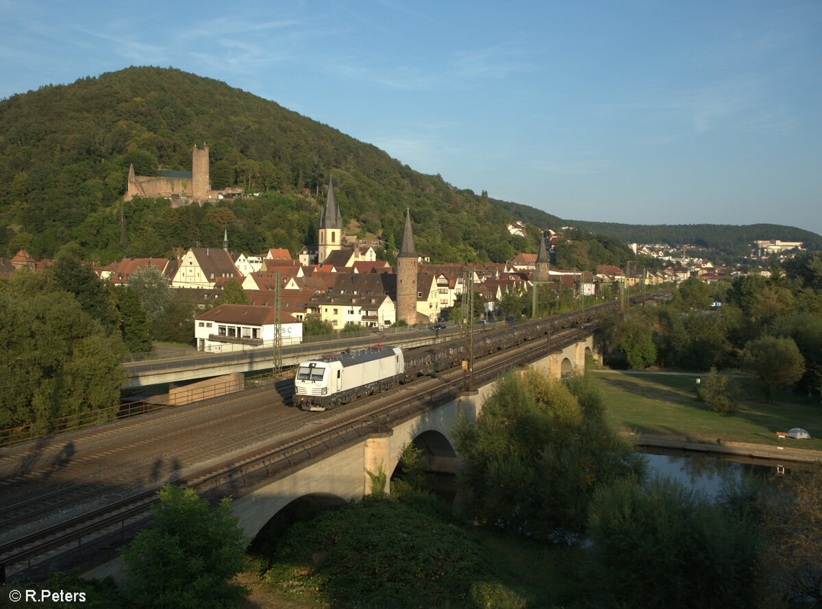 193 444 zieht mit dem Kupferanoden Zug durch Gemünden. 01.09.24
