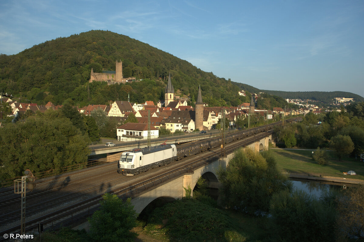 193 444 zieht mit dem Kupferanoden Zug durch Gemünden. 01.09.24