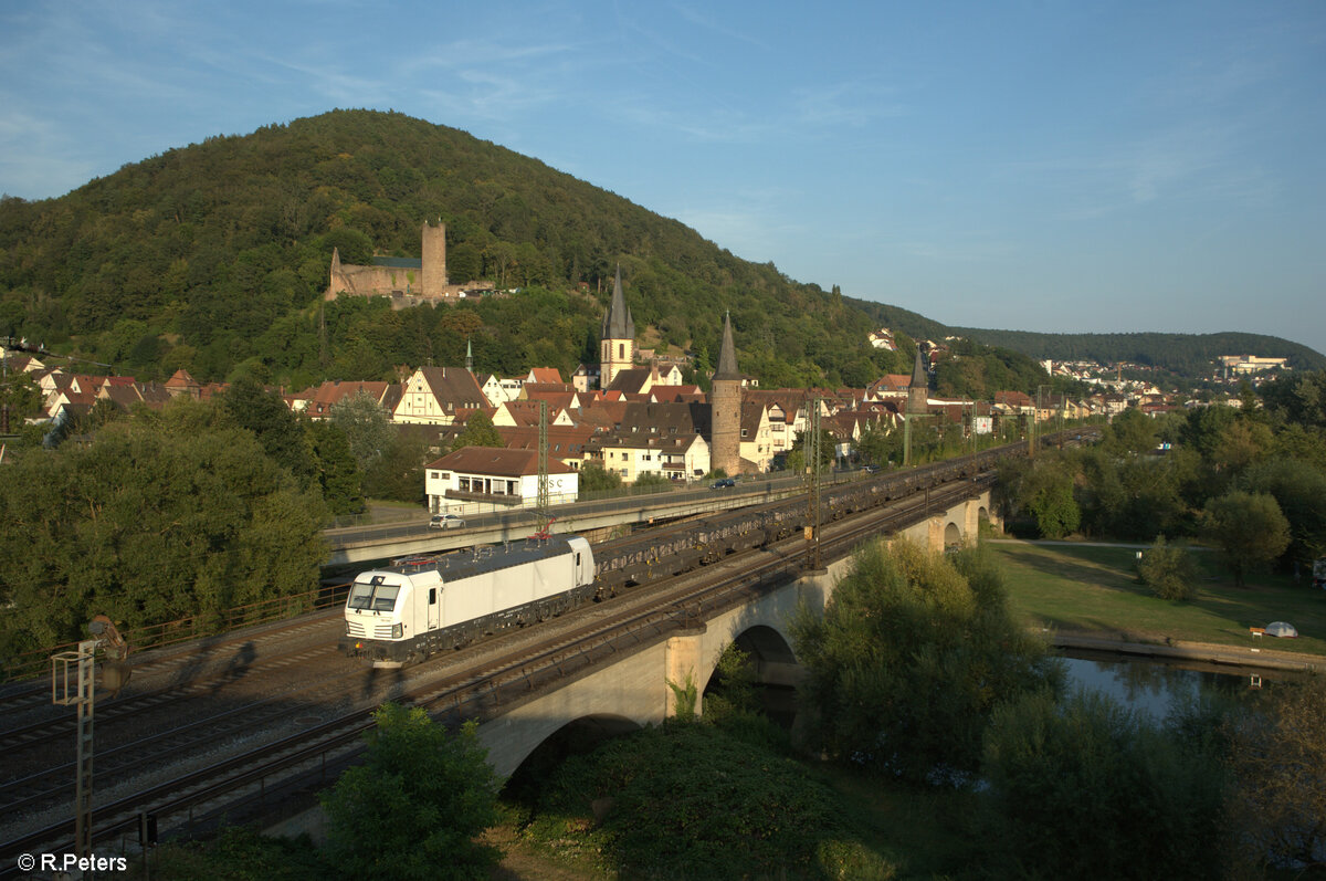 193 444 zieht mit dem Kupferanoden Zug durch Gemünden. 01.09.24