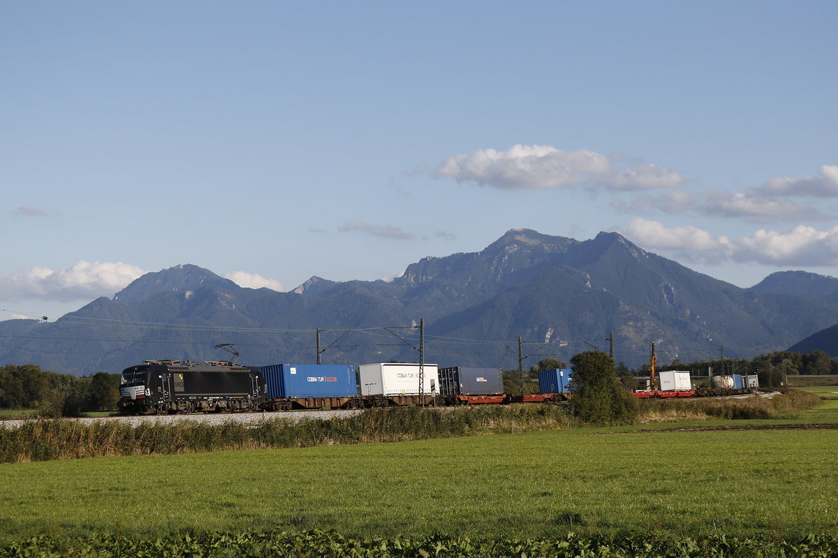 193 651 mit einem  KLV  am 25. September 2018 bei Bernau am Chiemsee.