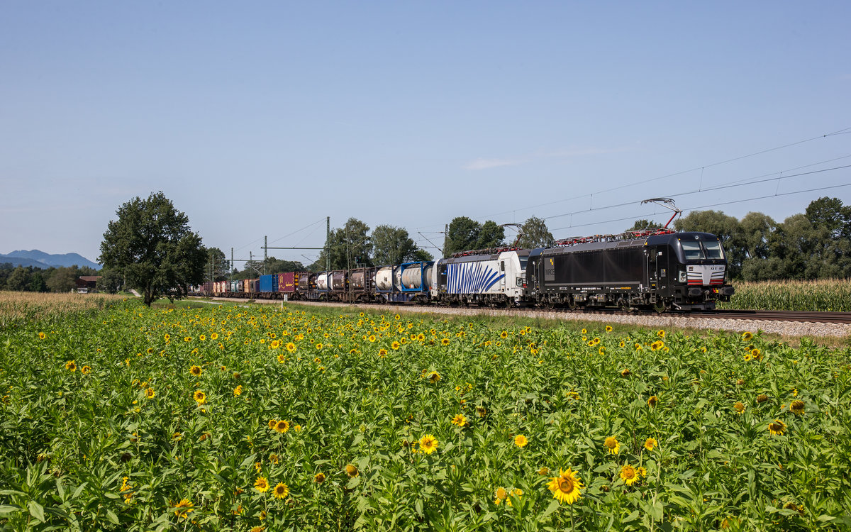 193 662 und 193 770 mit einem Containerzug aus Mnchen kommend am 26. August 2017 bei bersee.