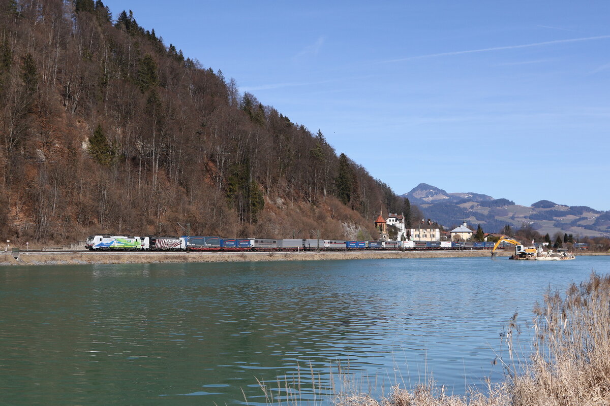 193 774 und 193 776 aus Mnchen kommend am 5. Mrz 2025 bei Kufstein am Inn.