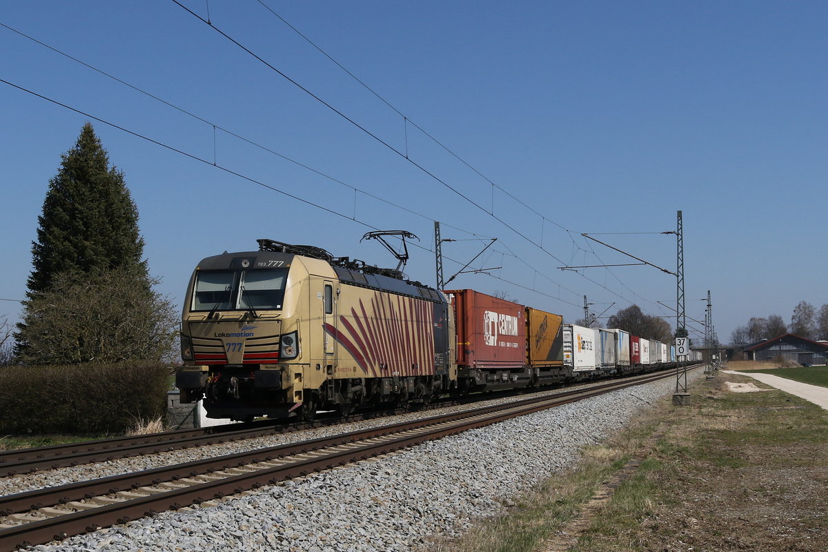 193 777 mit einem  KLV  aus Salzburg kommend am 1. April 2020 bei bersee am Chiemsee.
