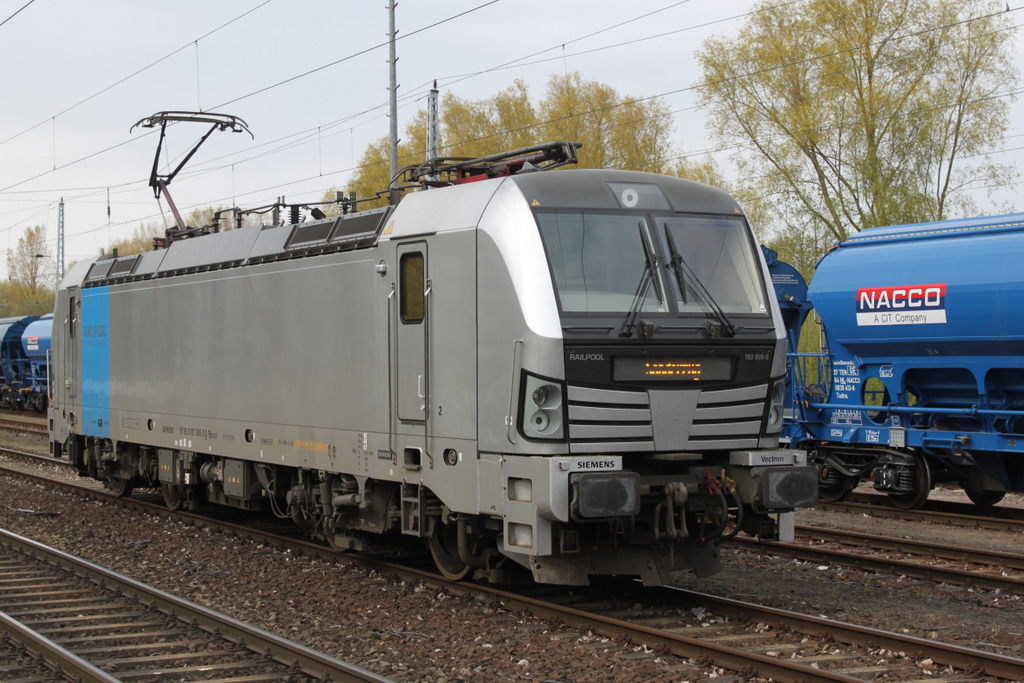 193 805-9 beim Rangieren am 06.05.2017 in Rostock-Bramow.