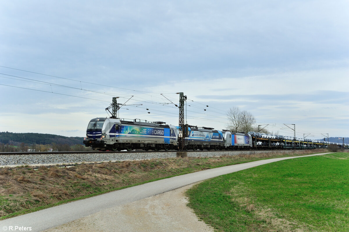 193 810-9  Salzburg  + 193 945  Hutchisonport Europe Intermodal  + 193 994-1  Tank Match Rail  und ein langen Autotransportzug bei P�lling in Richtung N�rnberg. 17.03.24