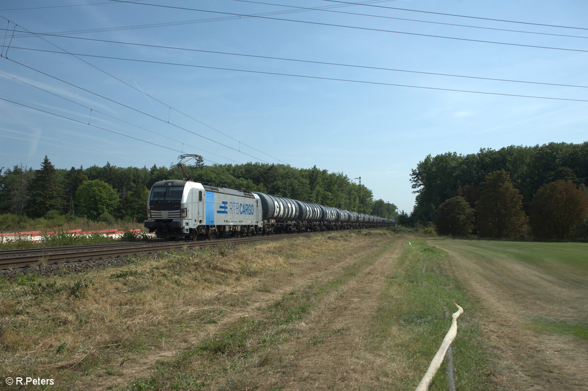 193 816-6 zieht mit einem Kesselzug an der Netztrennstelle Mainz Bischofsheim vorbei. 01.09.24