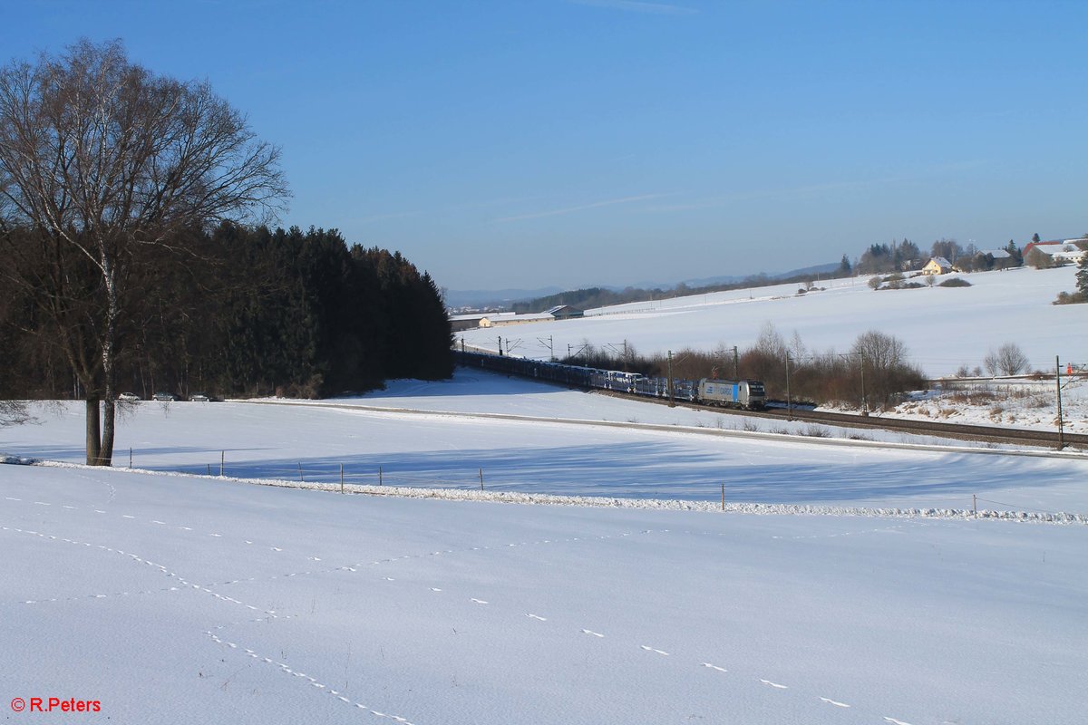 193 818 zieht einen VW Autozug bei Sinsgrün 19.01.17
