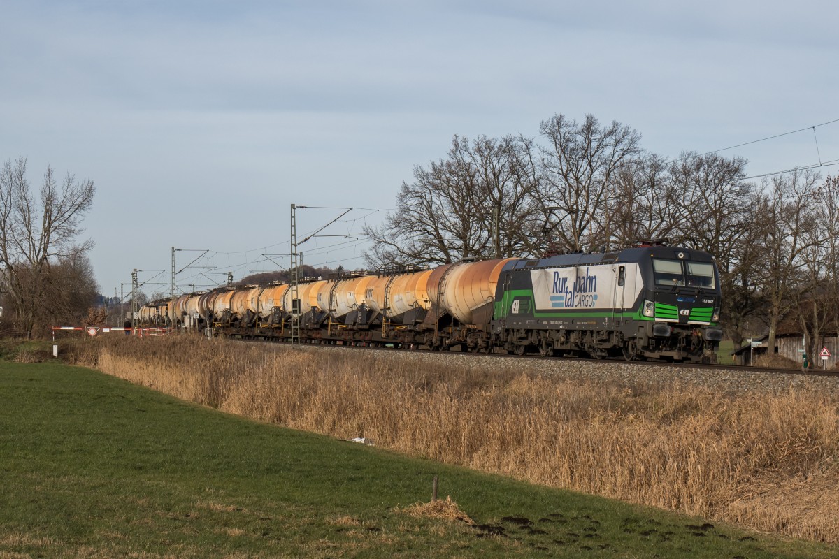 193 832-3mit einem Knick-Kesselwagenzug auf dem Weg nach Salzburg am 11. Dezember 2015 bei Weisham.