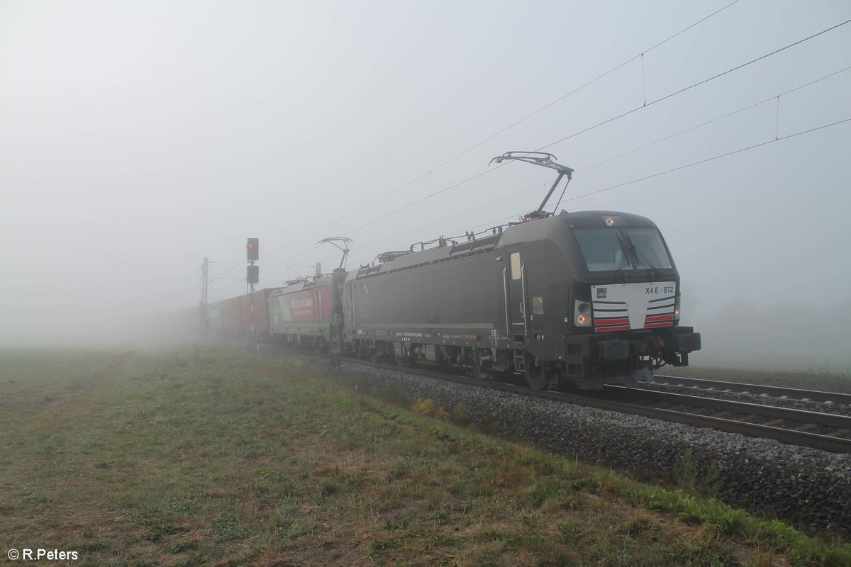 193 872-9 und 193 284-7 ziehen einen Containerzug bei Retzbach-Zellingen in Richtung Gem�nden. 13.10.18

