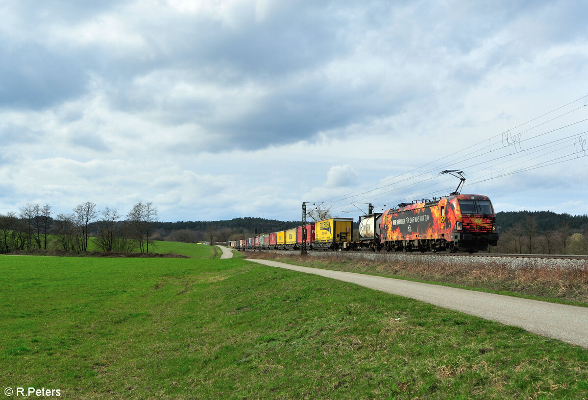 193 878-6 Flammen Lok  Wir Brennen f�r das was wir tun  mit KLV Zug aus K�ln Eifeltor bei P�lling. 17.03.24