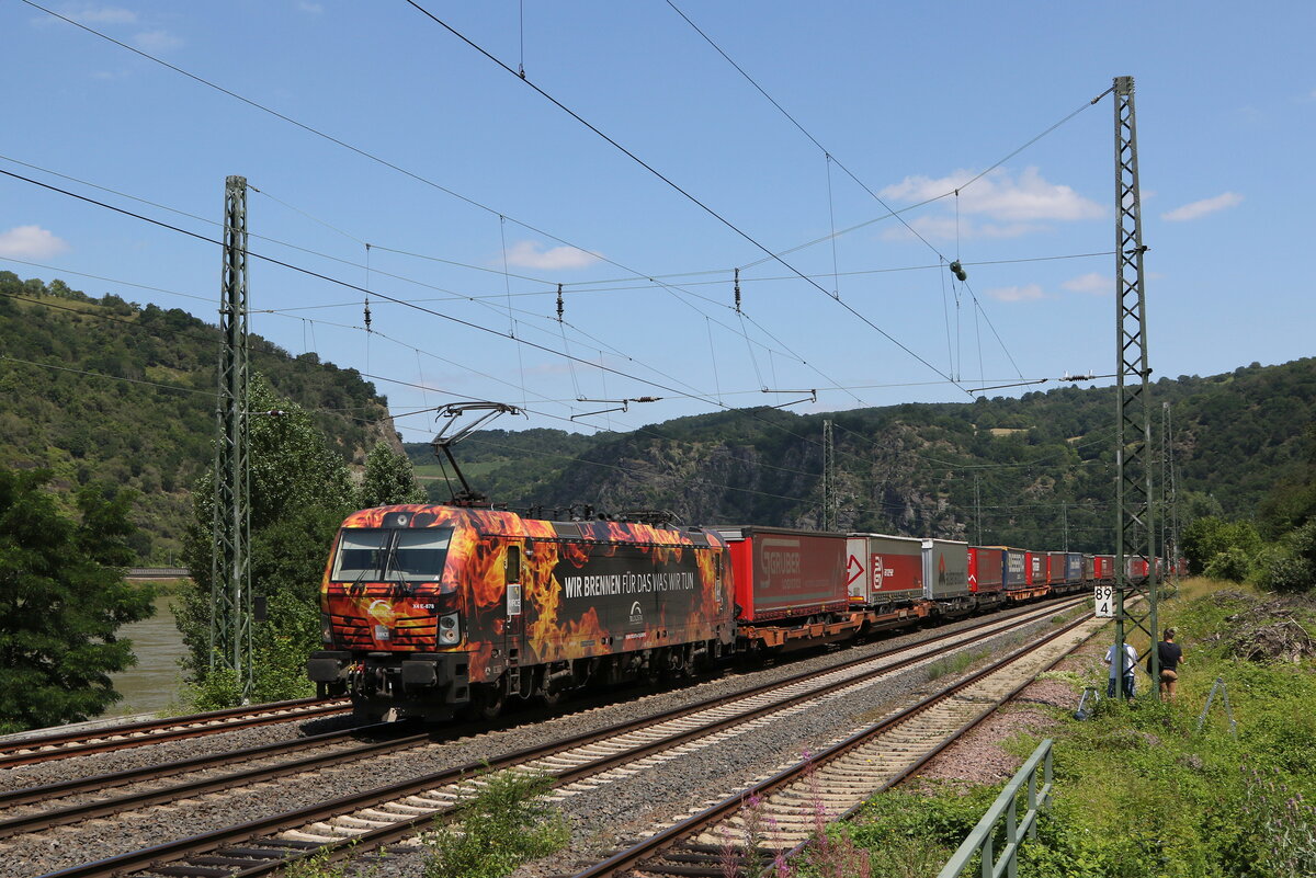 193 878  Flammenvectron  mit  KLV  am 21. Juli 2021 bei St. Goarshausen am Rhein.