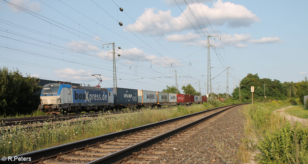 193 880-2 zieht mit einem Containerzug durch Nürnberg Hohe Marter. 24.07.24