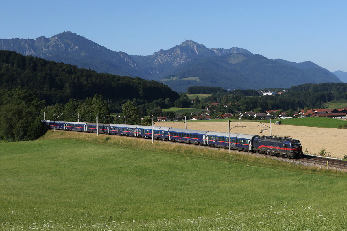 193 962 mit einem  Nightjet  aus Mnchen kommend am 19. Juli 2025 bei Vachendorf.