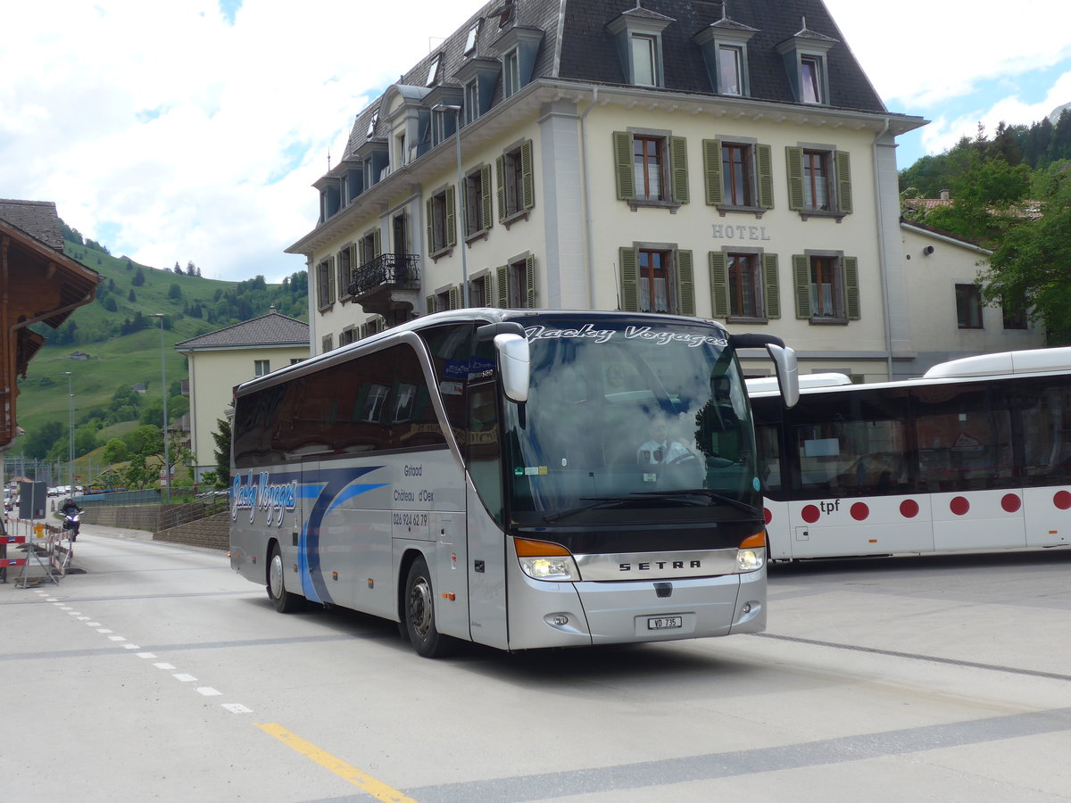 (193'327) - Jacky Voyages, Ch�teau-d'Oex - VD 735 - Setra am 21. Mai 2018 beim Bahnhof Montbovon