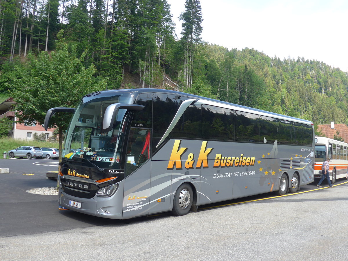 (193'745) - Aus Oesterreich: k&k Busreisen, Hornstein - EU HDH 1 - Setra am 3. Juni 2018 in Trubschachen, Kambly