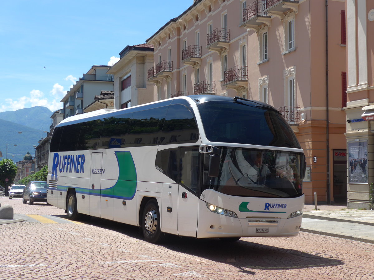 (193'863) - Ruffiner, Turtmann - Nr. 17/VS 332'566 - MAN am 9. Juni 2018 beim Bahnhof Bellinzona