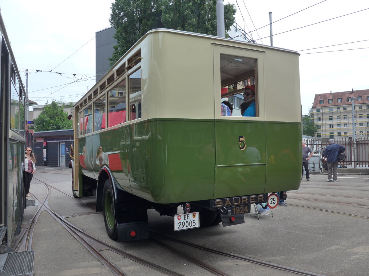 (194'361) - SVB Bern (Bernmobil historique) - Nr. 5/BE 29'005 - Saurer am 24. Juni 2018 in Bern, Weissenbhl