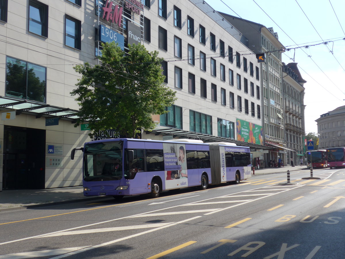 (195'619) - TPF Fribourg - Nr. 595/FR 300'440 - Mercedes am 5. August 2018 beim Bahnhof Fribourg