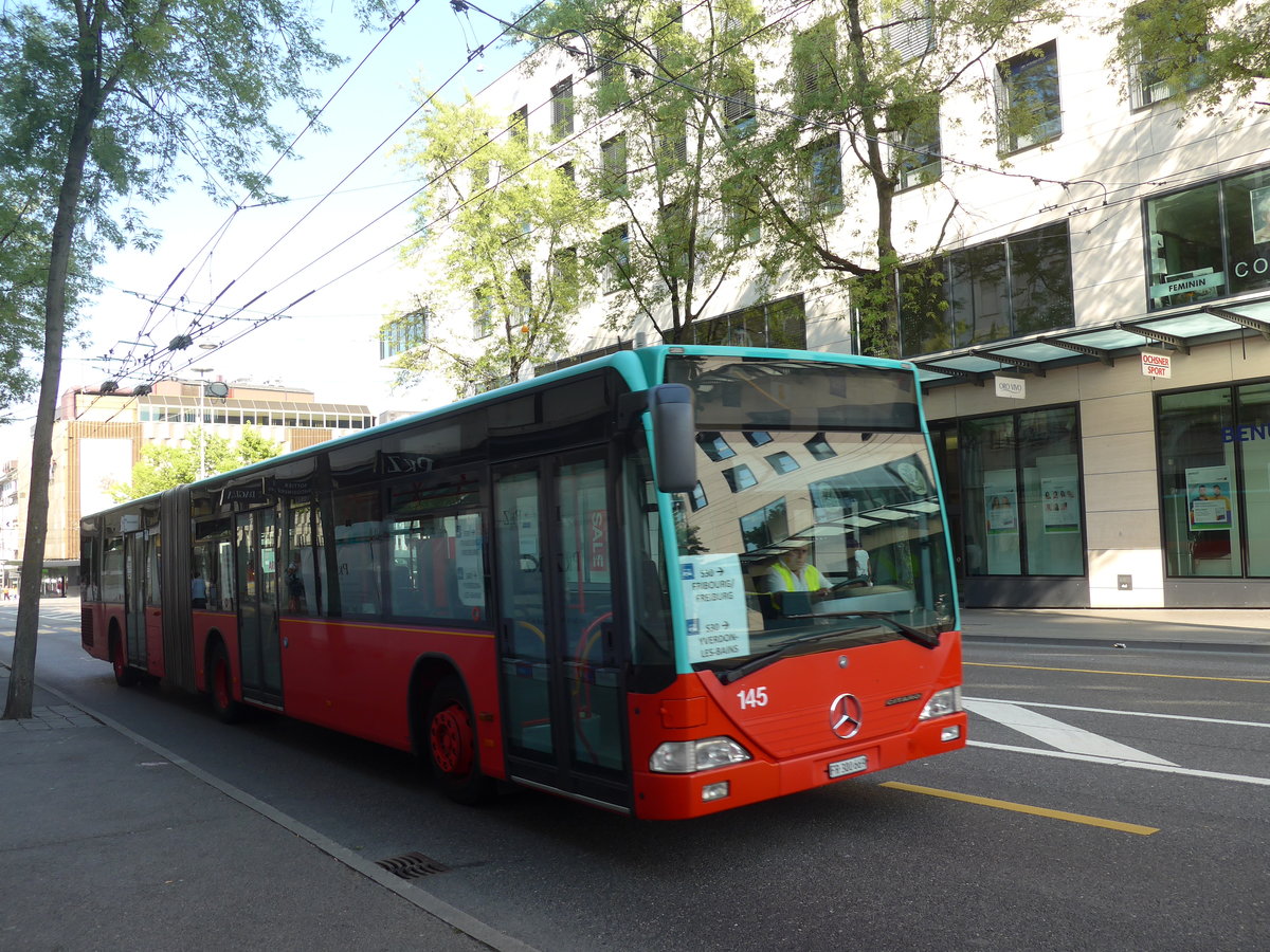 (195'668) - VB Biel - Nr. 145/FR 300'669 - Mercedes am 5. August 2018 beim Bahnhof Fribourg (Einsatz Intertours)