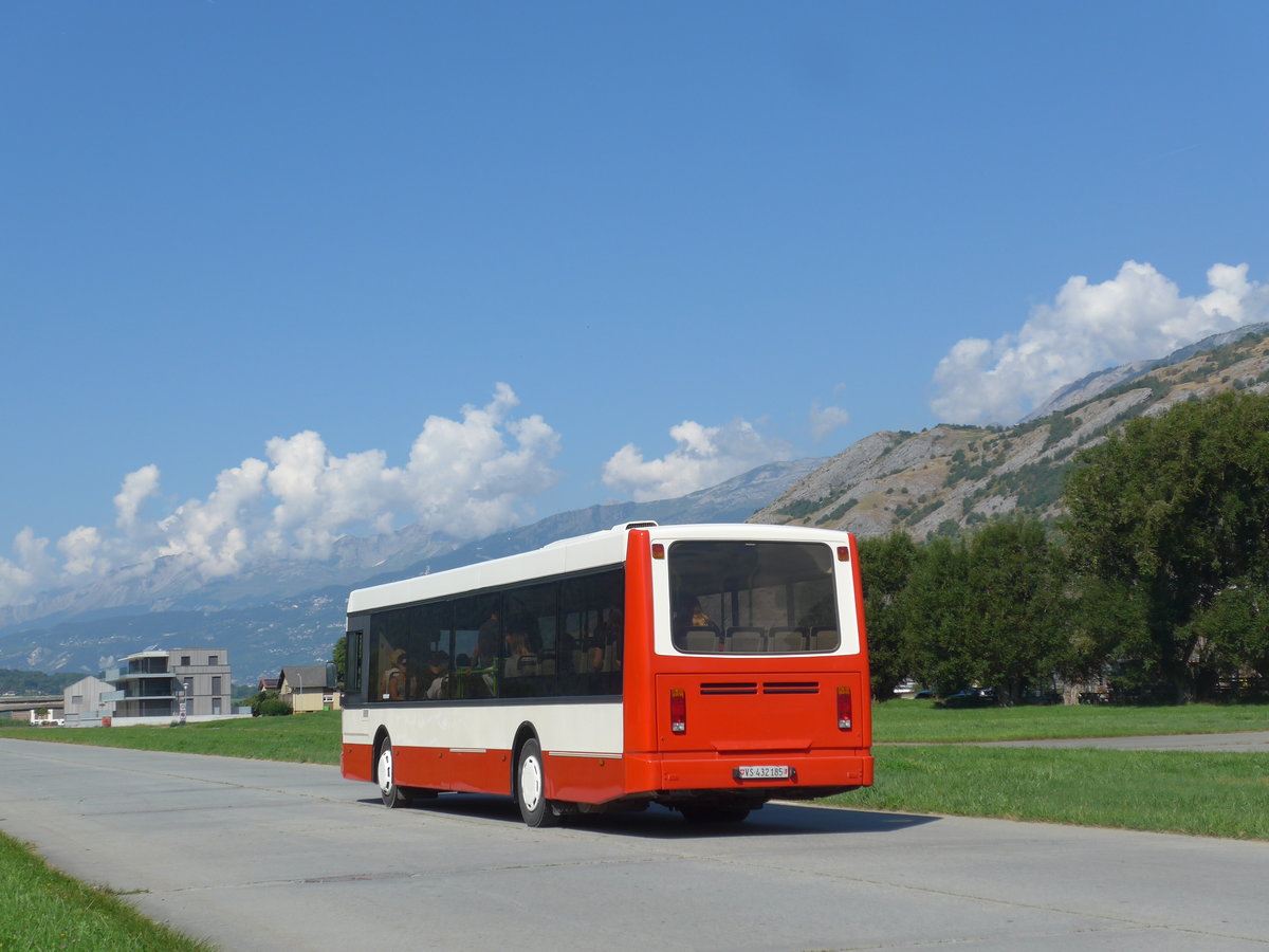 (196'014) - Ruffiner, Turtmann - VS 432'185 - Volvo/Berkhof (ex VR La Chaux-de-Fonds Nr. 93) am 19. August 2018 in Turtmann, Flugplatz