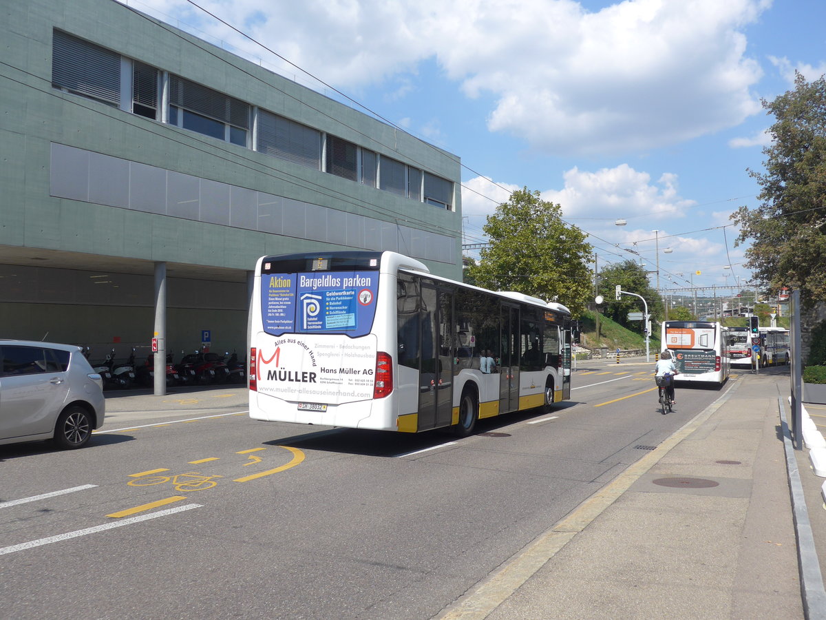 (196'136) - VBSH Schaffhausen - Nr. 32/SH 38'032 - Mercedes am 20. August 2018 beim Bahnhof Schaffhausen