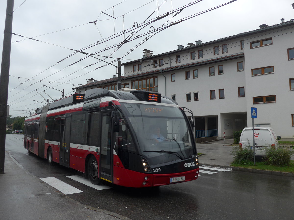 (197'441) - OBUS Salzburg - Nr. 339/S 427 SL - Solaris Gelenktrolleybus am 14. September 2018 beim Bahnhof Salzburg Sd