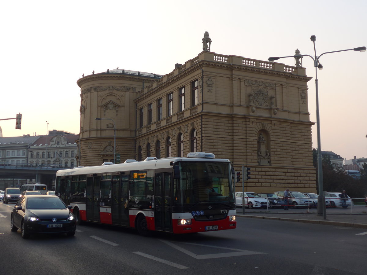 (198'460) - DPP Praha - Nr. 3733/5AF 5789 - SOR am 18. Oktober 2018 in Praha, Florenc