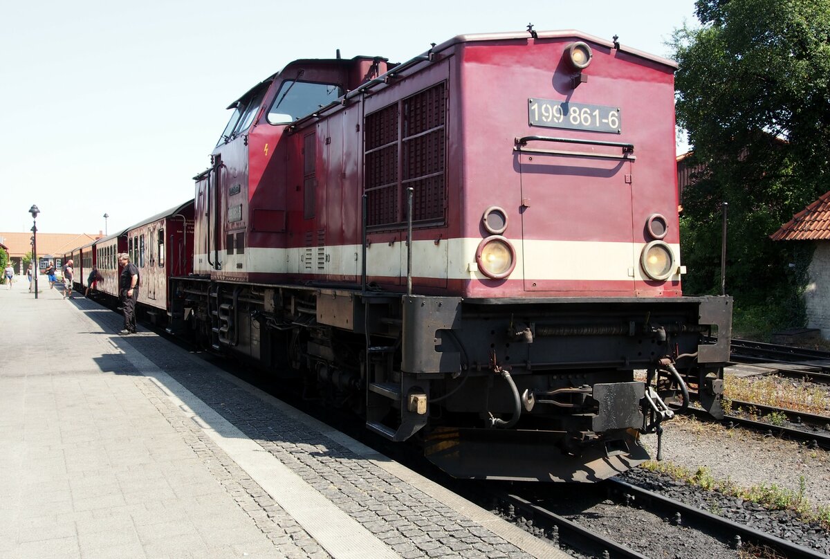 199 861-6 mit Zug zum Brocken in Werningerode am 25.07.2019.