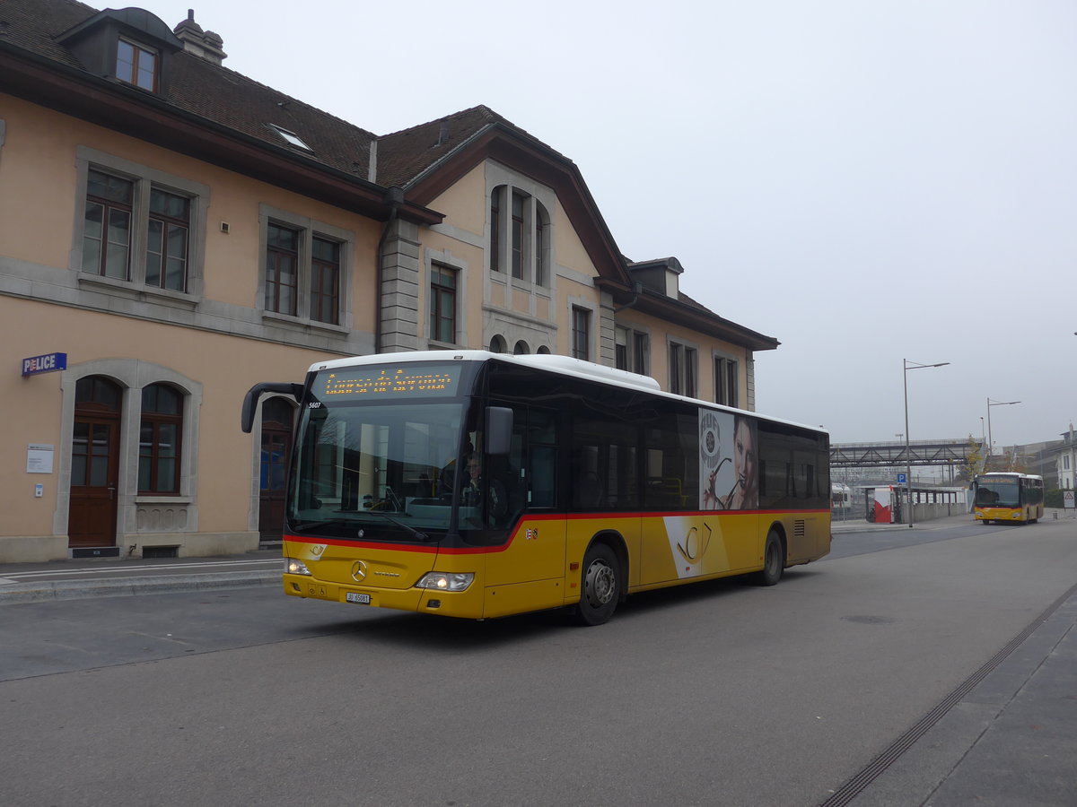 (199'192) - CarPostal Ouest - JU 65'081 - Mercedes (ex Nr. 14) am 4. November 2018 beim Bahnhof Delmont