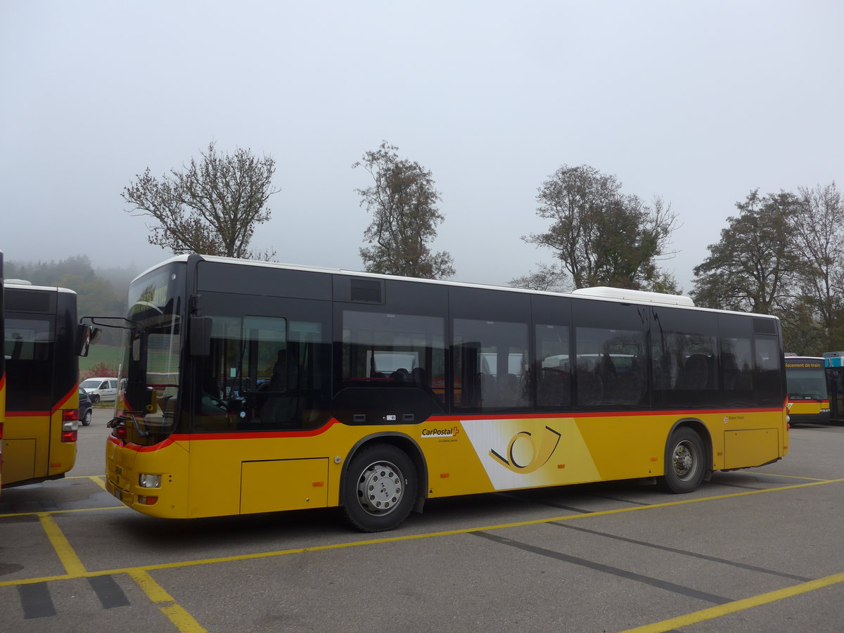 (199'242) - CarPostal Ouest - JU 65'938 - MAN/Gppel (ex 12; ex CJ Tramelan Nr. 204) am 4. November 2018 in Develier, Parkplatz