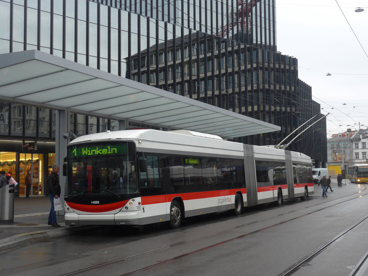 (199'467) - St. Gallerbus, St. Gallen - Nr. 193 - Hess/Hess Doppelgelenktrolleybus am 24. November 2018 beim Bahnhof St. Gallen
