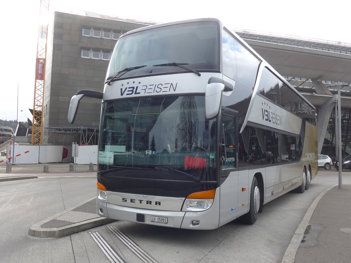 (199'836) - VBL Luzern - Nr. 803/LU 15'091 - Setra am 8. Dezember 2018 beim Bahnhof Luzern