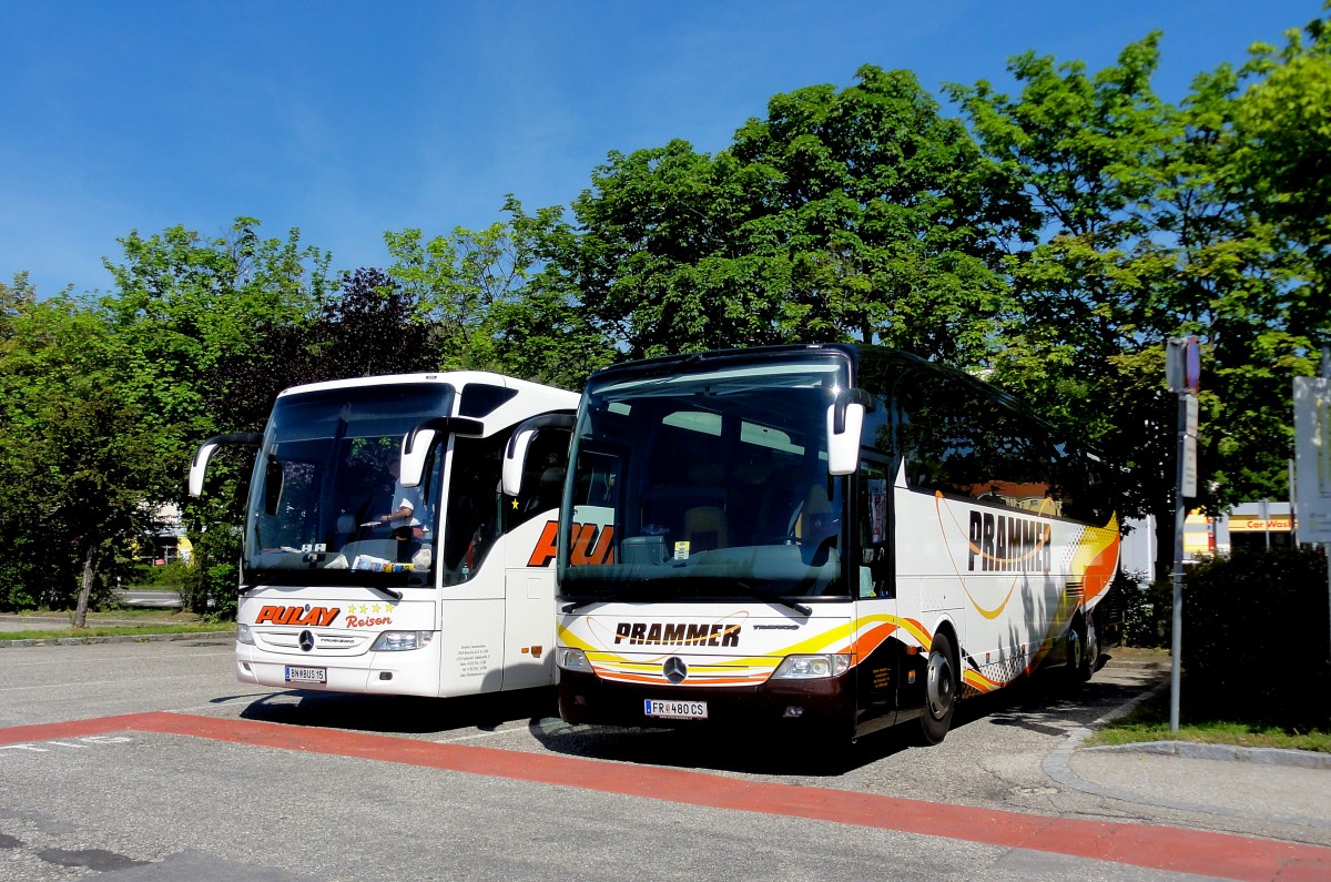 2 mal Mercedes Benz,rechts ein Travego von Prammer Reisen aus �sterreich und links ein Tourismo von Pulay/�sterreich,Krems 20.Mai 2014.
