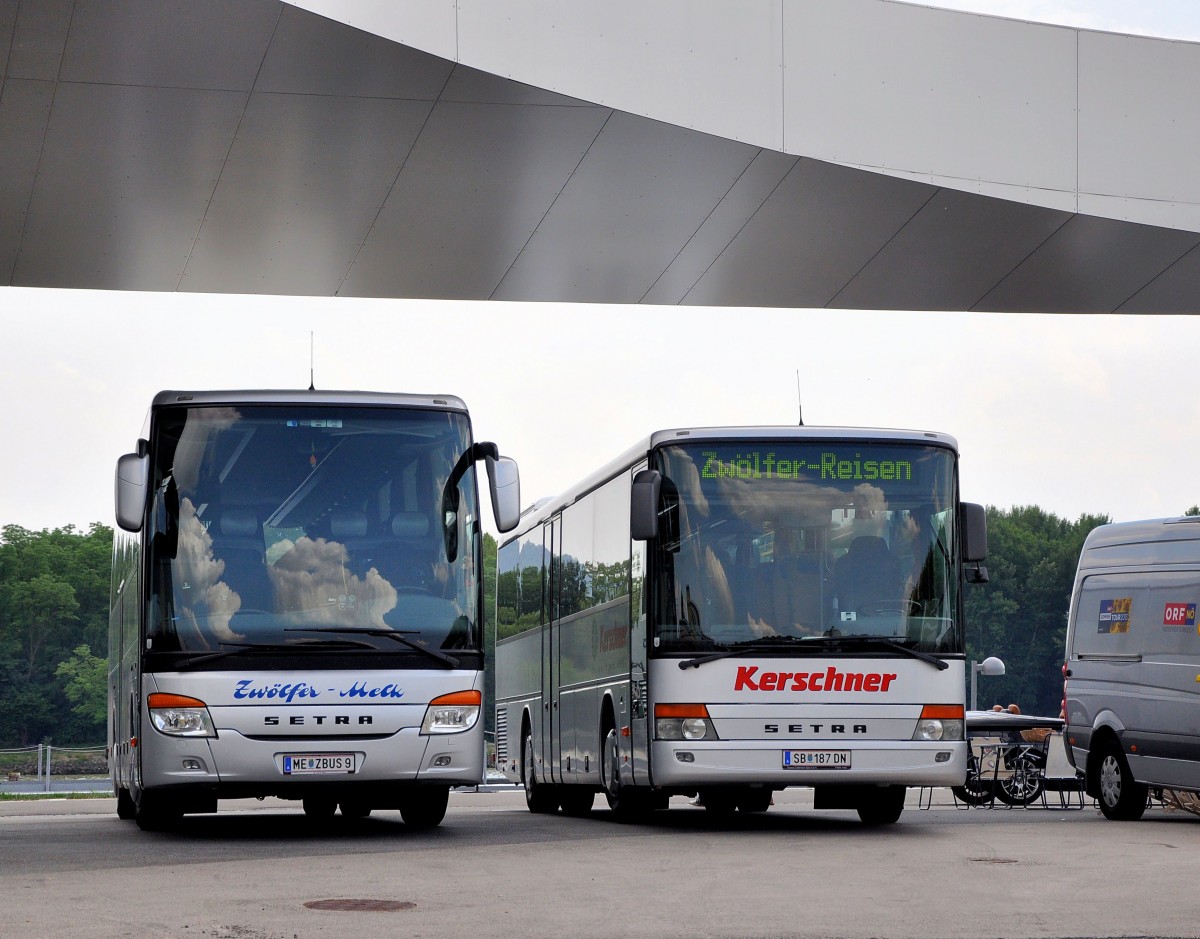 2 mal SETRA,400er-Serie links und 300er-Serie am 10.7.2013 in Krems an der Donau .