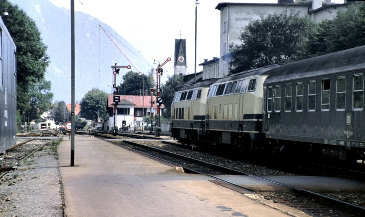 2 x 218 mit D-Zug in Immenstadt an 23.08.1979.