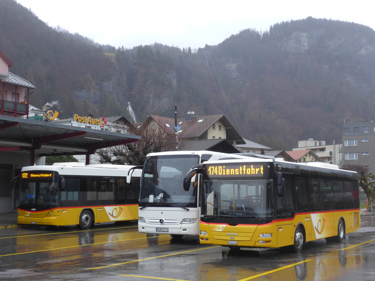 (200'104) - AVG Meiringen - Nr. 61/BE 422'461 - MAN/Gppel am 24. Dezember 2018 in Meiringen, Postautostation