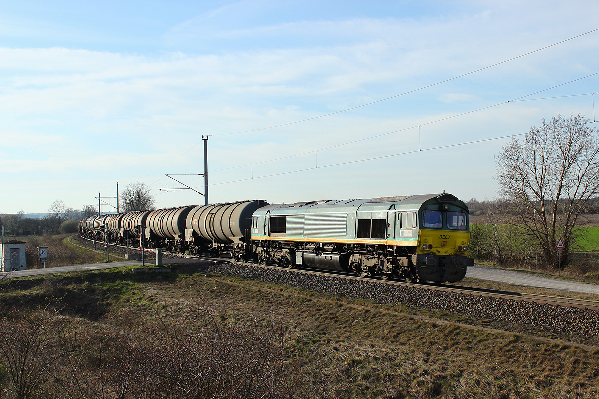 20.03.2014 16:36 Uhr - HGK DE63 kommt mit einem Kesselzug aus Richtung Salzwedel.