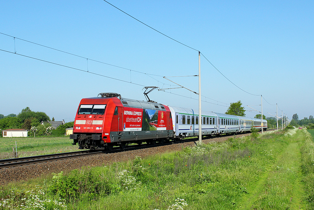 20.05.2014 08:47 Uhr - 101 092 kommt mit dem EC 249  Wawel  Hamburg - Wroclaw aus Richtung Salzwedel
