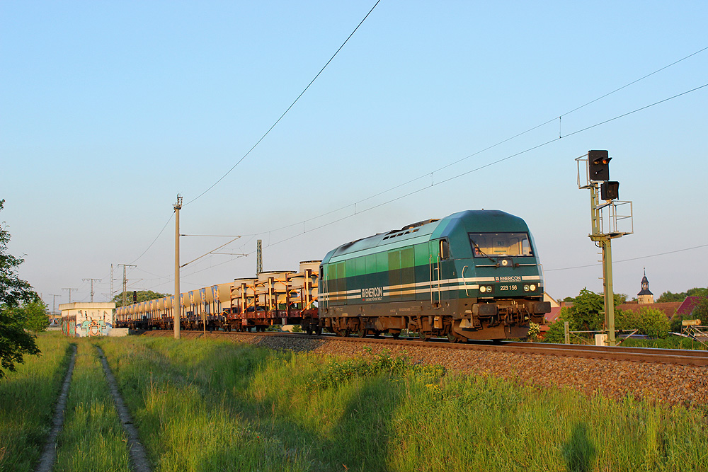 20.05.2014 20:18 Uhr - Enercon 223 156 fährt mit dem Zug von Magdeburg nach Emden in Richtung Salzwedel